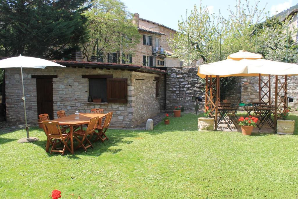 Residenza Le Logge Gubbio Exterior foto