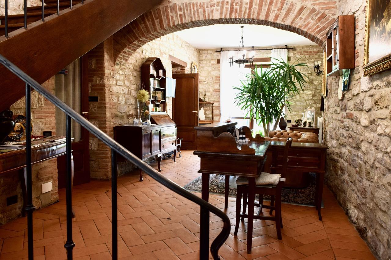 Residenza Le Logge Gubbio Exterior foto